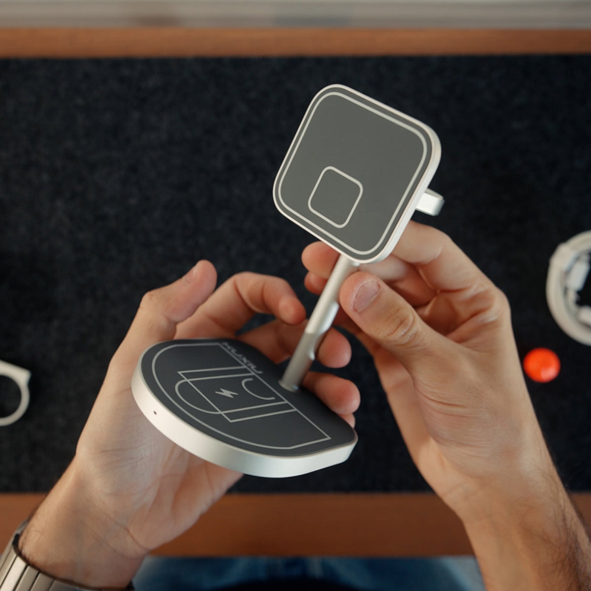 KUXIU 3-Point Power クリエイティブな3-in-1 MagSafe充電スタンド -黒