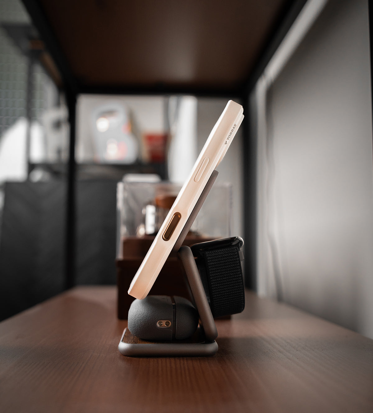 KUXIU X40Q Qi2 Certified 3-in-1 MagSafe Foldable Charging Stand - Wood Grain