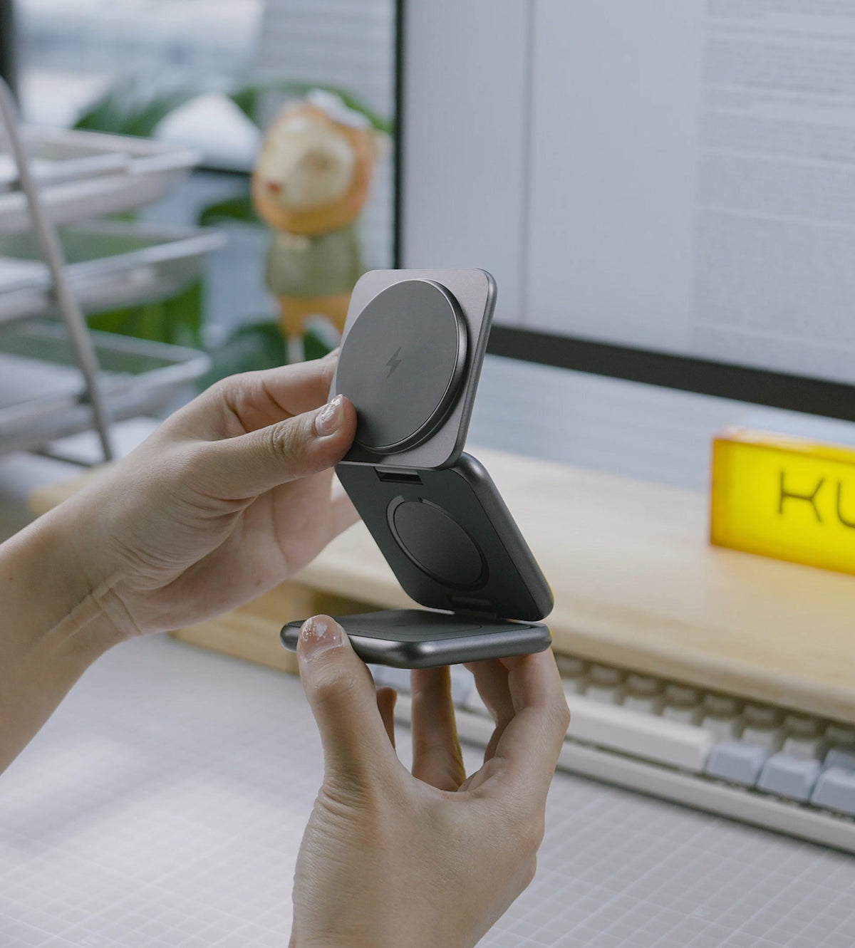 KUXIU X40 3-dalam-1 Stesen Pengecasan Tanpa Wayar Magnetik Boleh Lipat untuk Samsung