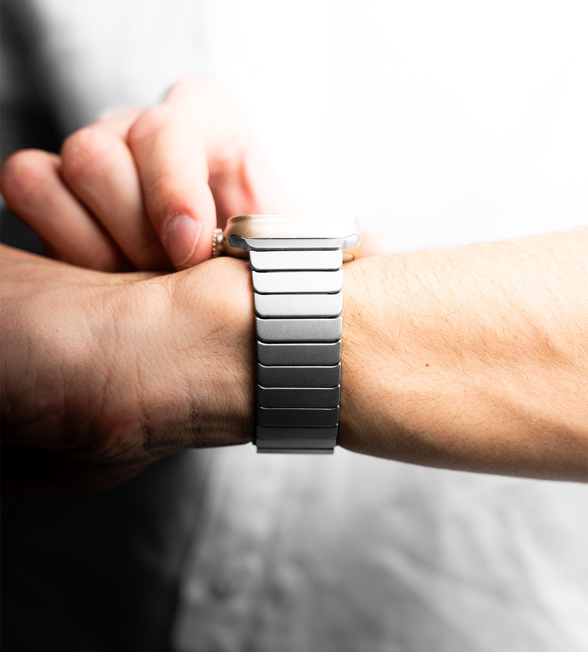 KUXIU Natural Titanium Magnetic Apple Watch Band